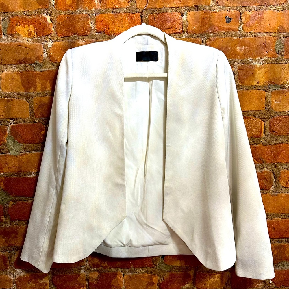 White fitted blazer